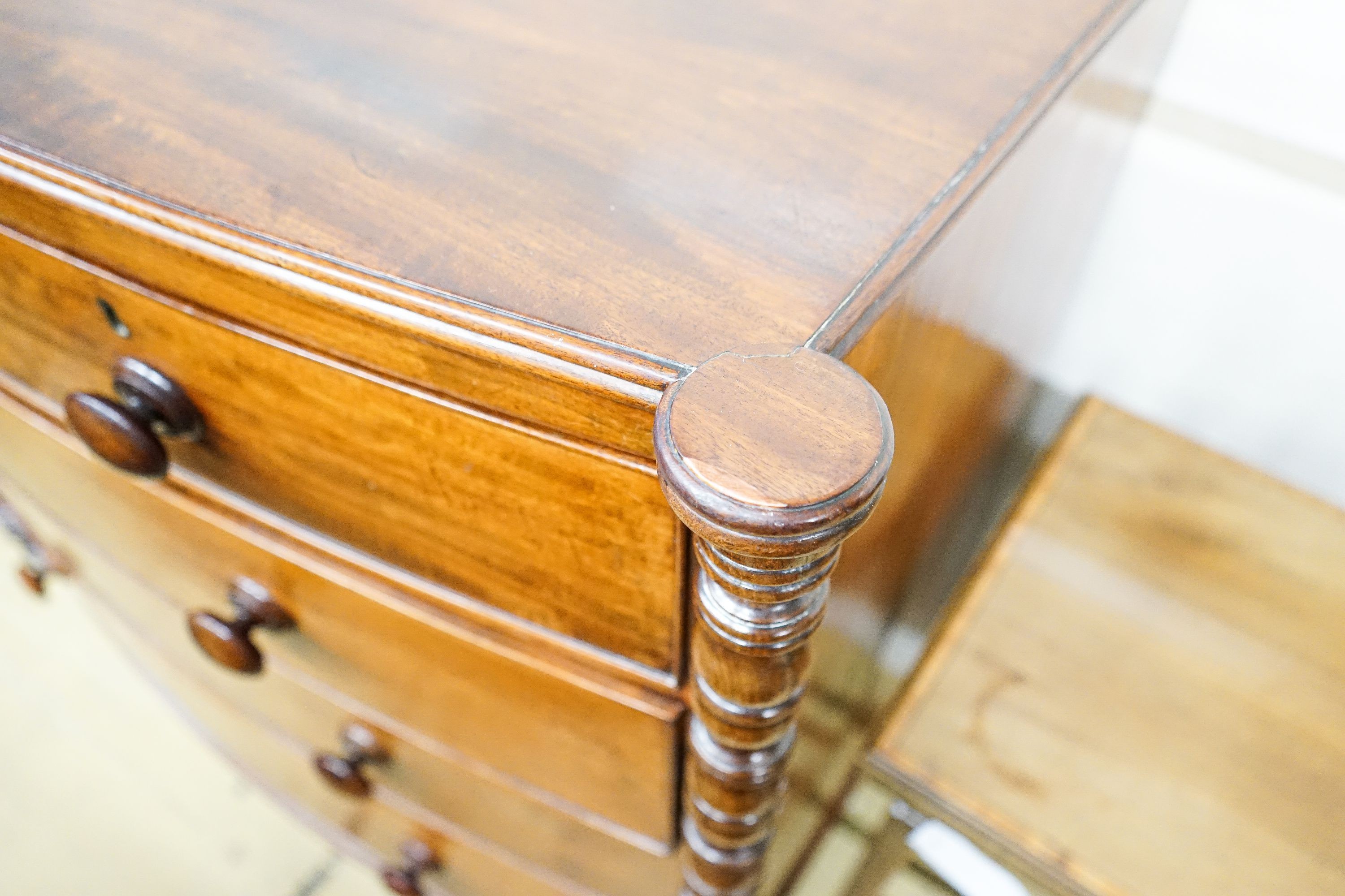 A Regency mahogany bowfront chest of drawers, width 112cm, depth 53cm, height 104cm